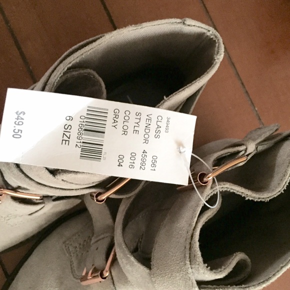 Grey PacSun booties - Picture 3 of 4