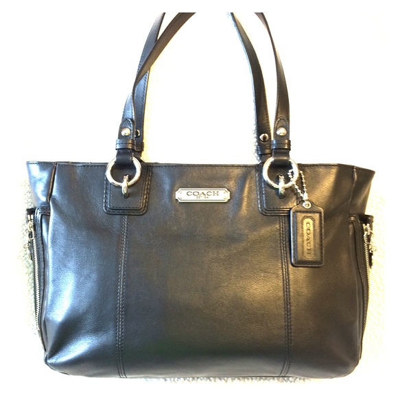 COACH shoulder bag in black leather