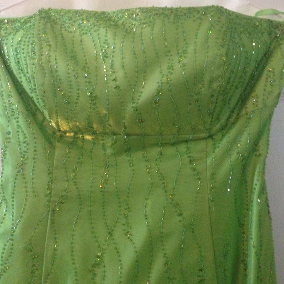Prom gown, lime green, corseted back - Picture 3 of 3