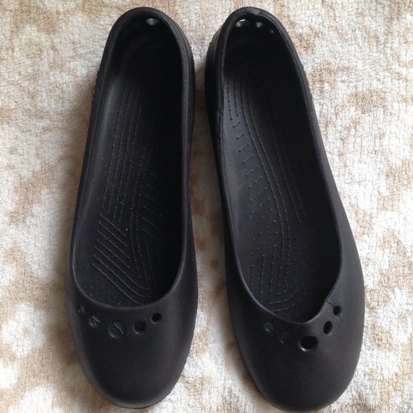 Black crocs flats