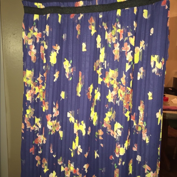 XL (juniors) Navy blue pleated high-low dress. - Picture 2 of 4