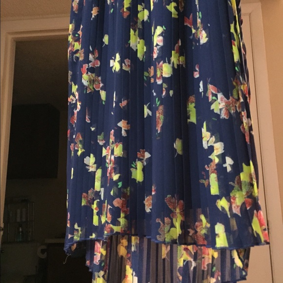 XL (juniors) Navy blue pleated high-low dress. - Picture 4 of 4