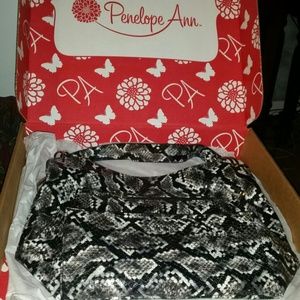 Penelope Ann My Main Squeeze Blk/Wht handbag NWT