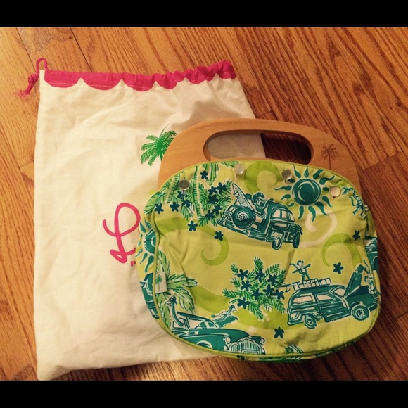 Lilly Pulitzer Handbags - Lily Pulitzer Reversible Bermuda Bag and Cover