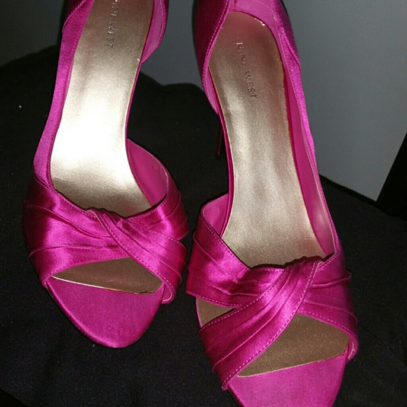 Nine west-- Sexy hot pink satin pump - Picture 1 of 3