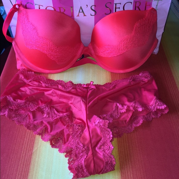 EUC Victoria's Secret 38C Bra and NWT L Panty