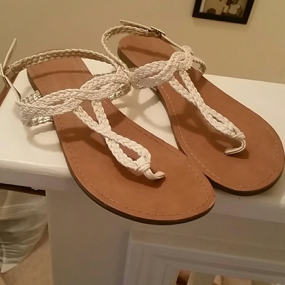 Super cute braided sandal