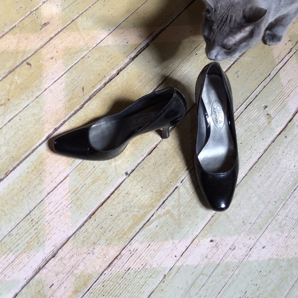 Joan and David black patent leather heels size 7m
