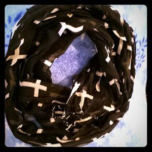 Infinity scarf black with white crosses