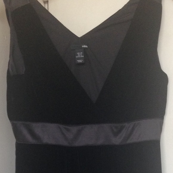 H&M LBD VELVET ⭐️⭐️⭐️⭐️⭐️ RATING - Picture 2 of 4