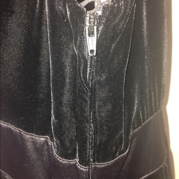 H&M LBD VELVET ⭐️⭐️⭐️⭐️⭐️ RATING - Picture 3 of 4