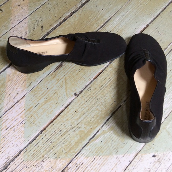 Beautiful cloth flats - Picture 1 of 1