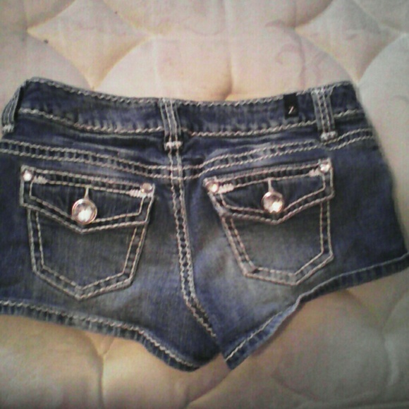 Shorts - Picture 3 of 3