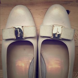 Vintage Ferragamo Bow Flat Pumps