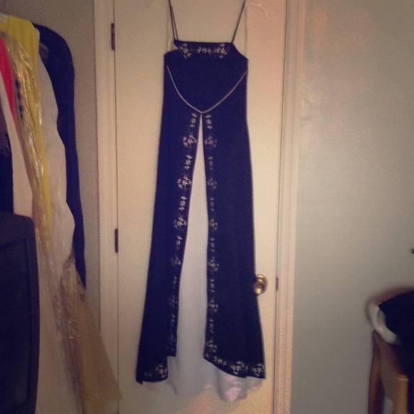 NWOT $35 Formal Gown -Morgan and Co. Sz 3/4