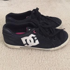 Black DC shoes