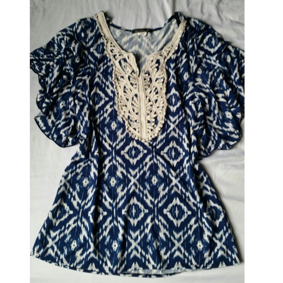 Beautiful flowy shirt.