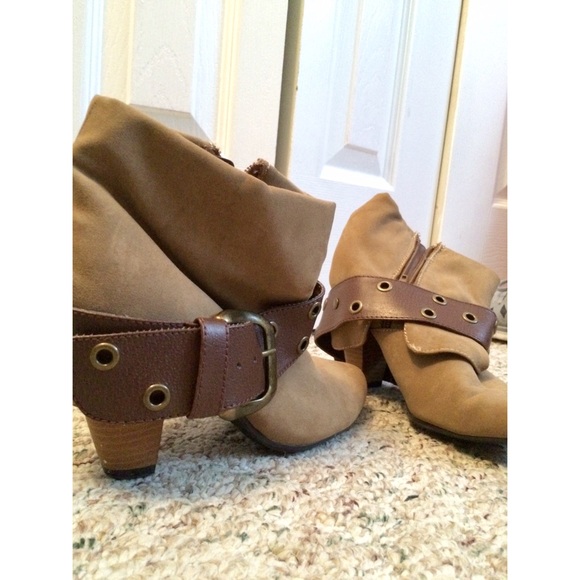 Light Brown Buckle Boot Pumps & Cardigan Bundle