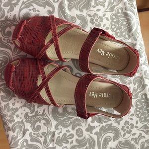 A MUST HAVE SANDALS!!!!!