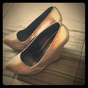 👡 Gold Shiny Wedge Heels 👡