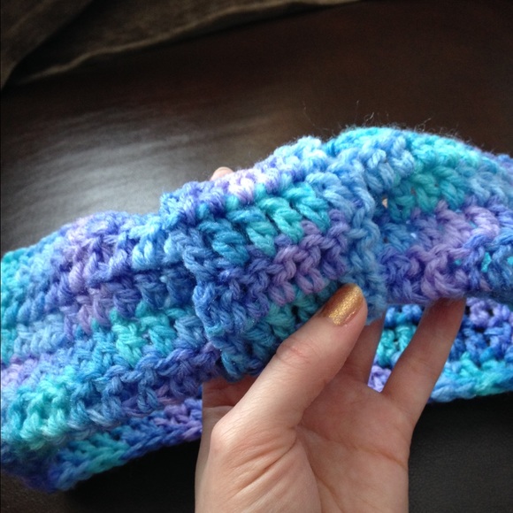 SOLD IN BUNDLE: Matching infinity scarf/headband - Picture 2 of 3