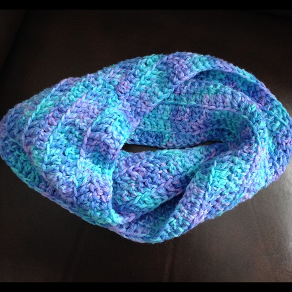 SOLD IN BUNDLE: Matching infinity scarf/headband - Picture 3 of 3