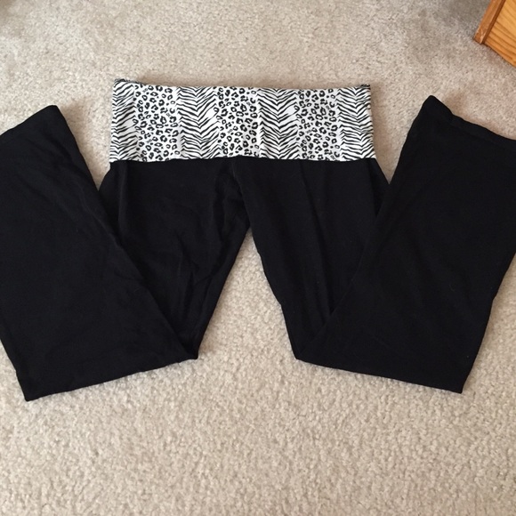 Black yoga pants