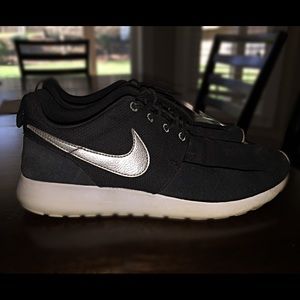 Black and Sliver Nike Roshes