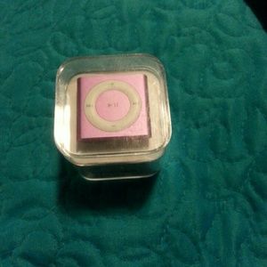Pink Ipod shuffle new still in case