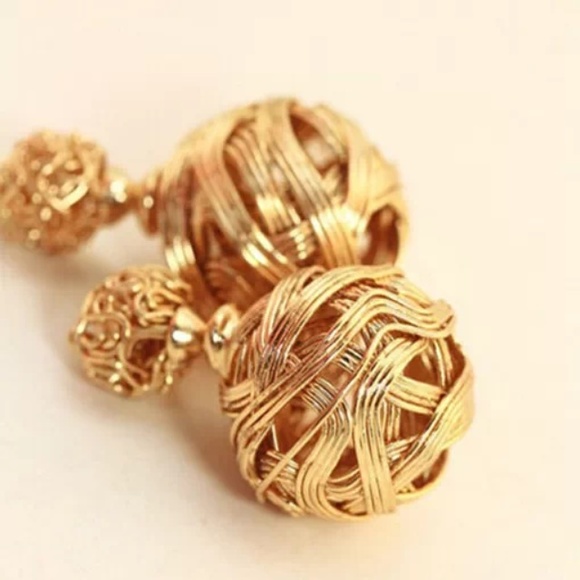 ‼️SOLD in Bundle‼️Rose Gold Ball Knot Earring - Picture 1 of 4