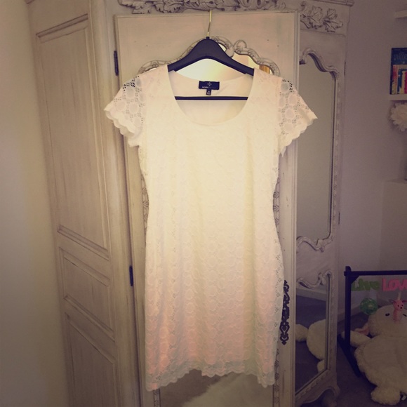 Cute casual white dress.  Black & white available!