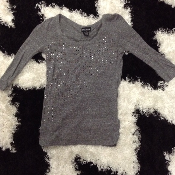 Gray sparkly shirt