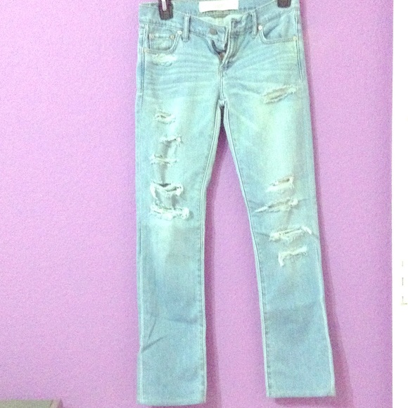 ABERCROMBIE & FITCH SKINNY RIPPED JEAN