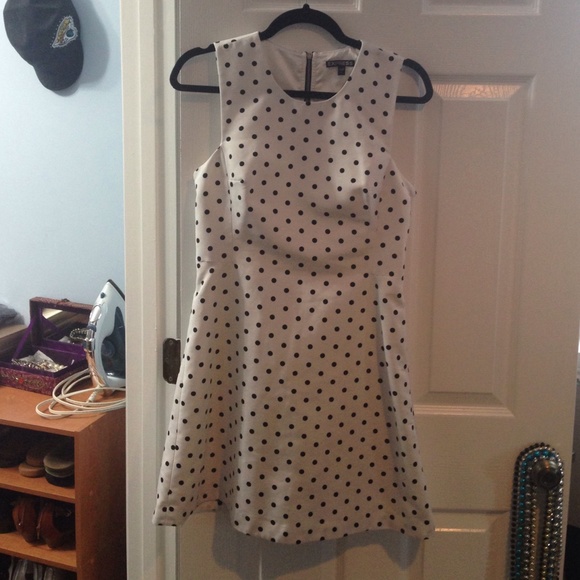 🚫SOLD 🚫Express A-line polka dot zip back dress - Picture 3 of 3