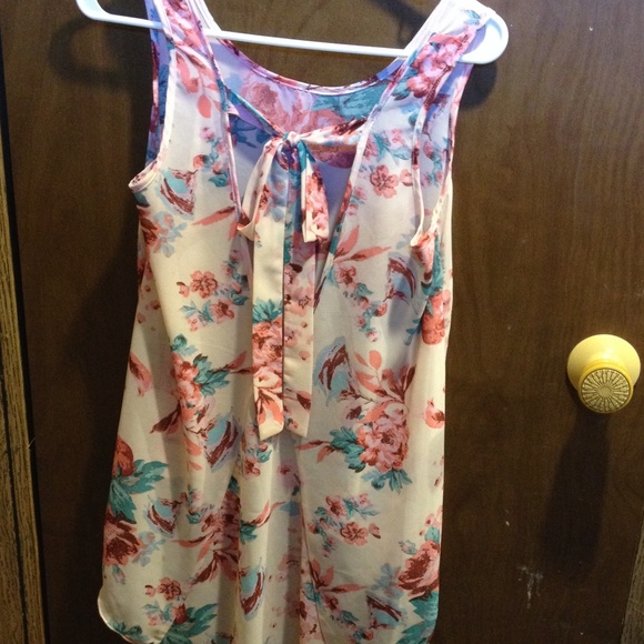 Pink with flowers high low tank top . - Picture 2 of 2