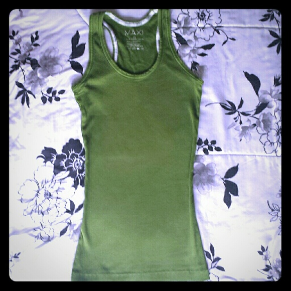 Tank top bundle of 4