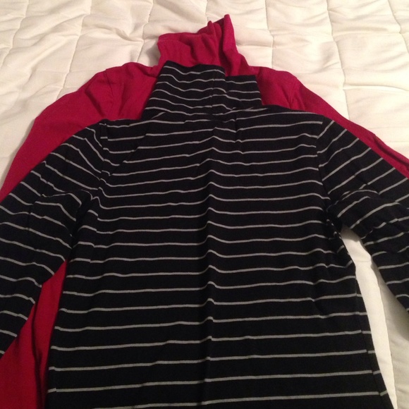 2 turtlenecks and tank top bundle.