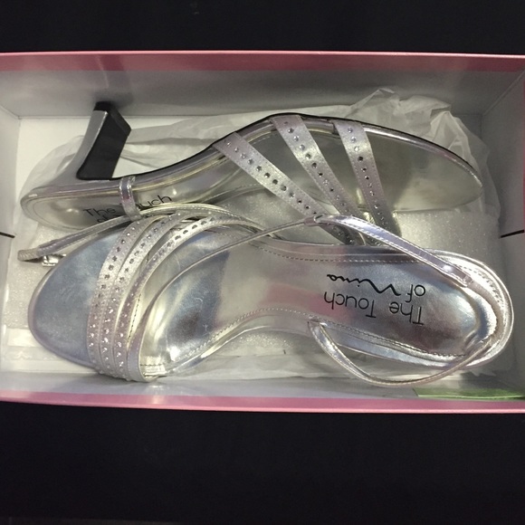 Size 7.5 Silver sandal with rhinestones and heel