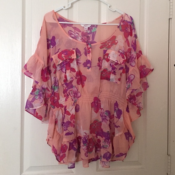 Very cute floral shirt🌸