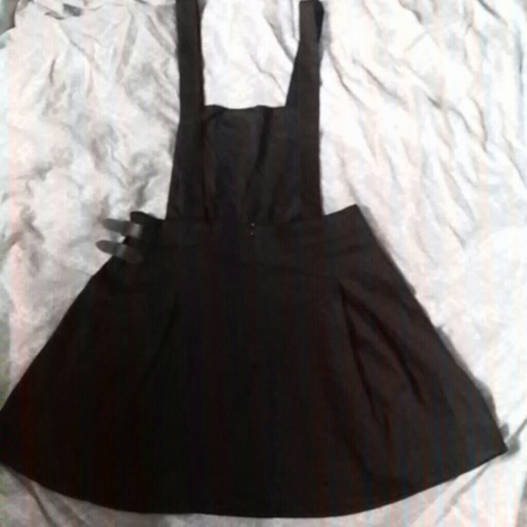 Black skirt overalls - Picture 3 of 3