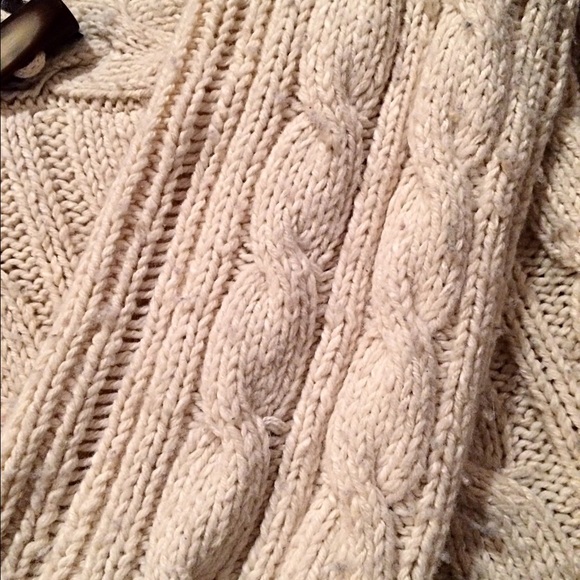 Cream sweater with faux fur lined hood - Picture 3 of 3