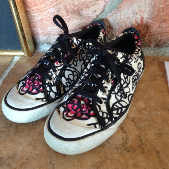 SOLD ON MERC ❤️Coach poppy collection shoes