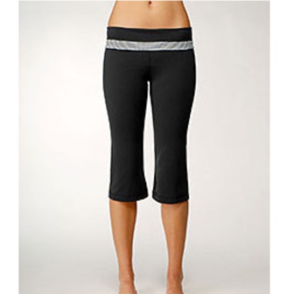 Lululemon groove crops in grey