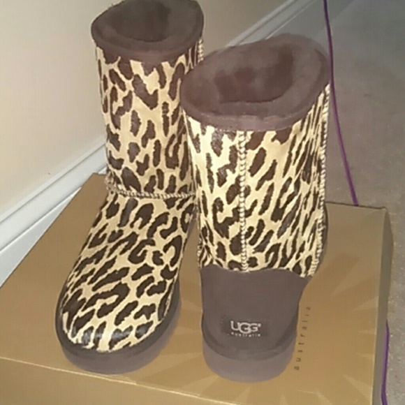 Leopard print UGGS AUTHENTIC NWT