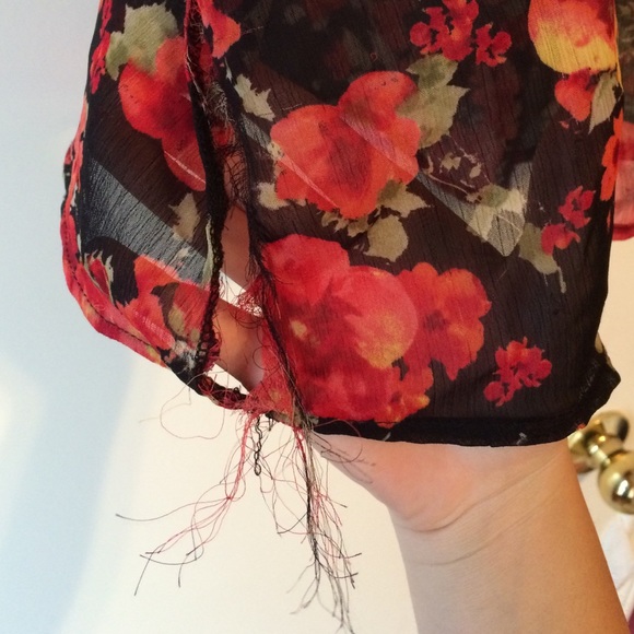 FLORAL TOP - Picture 2 of 3