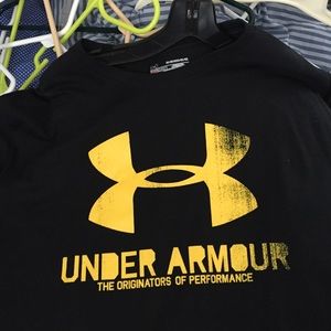 Men's Under Armour tee shirt