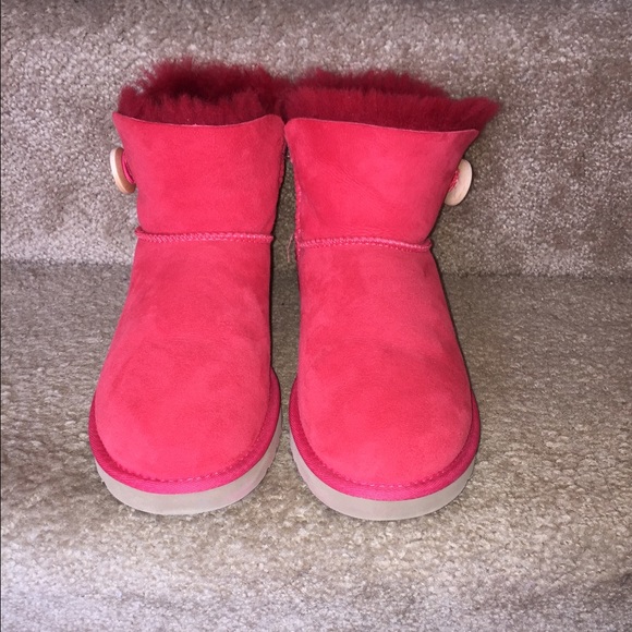 Like new Ugg Bailey button short boots