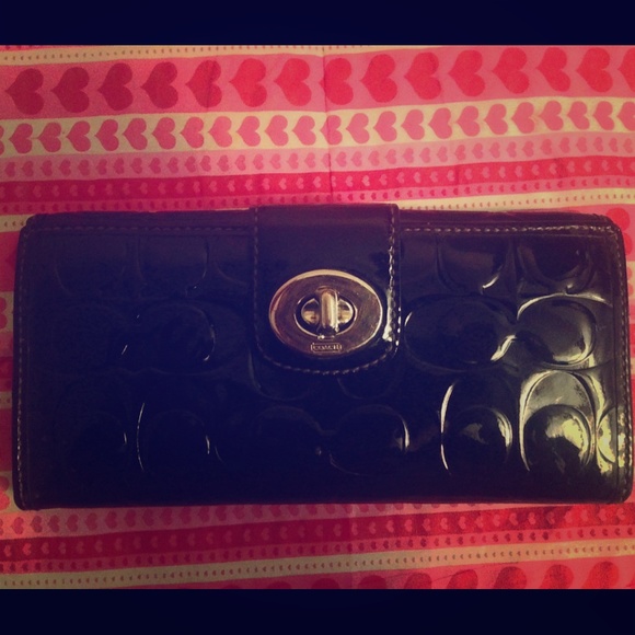 100% Authentic patent leather Coach Wallet 😍
