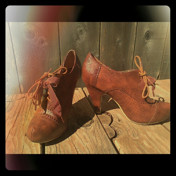 Not Rated Cute Oxford Heels 8.5