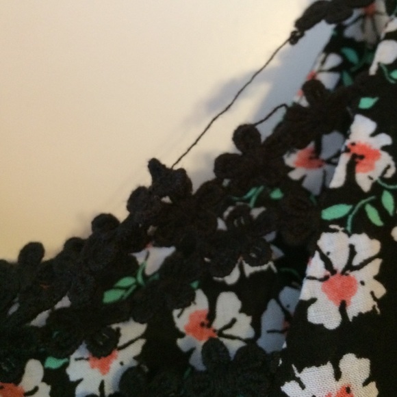 FLORAL TOP - Picture 3 of 3